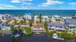 Beach Dayz, Walk to Beach, Restaurants, Boat Dock and More